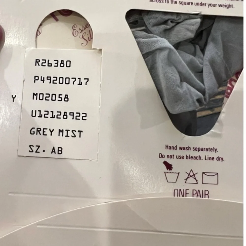 Hanes Silk Reflections Pantyhose Control Top Sandalfoot 717 AB Grey Mist‎ 1989